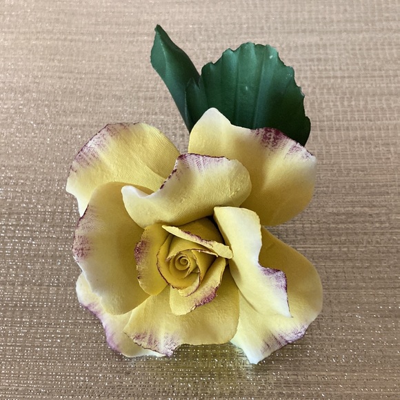 Vintage DEA Capodimonte Yellow Rose Hand Made in Italy - Picture 6 of 8